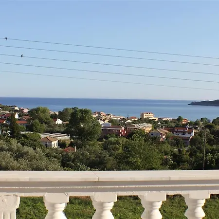 Πανσιόν Nikolas House 3*