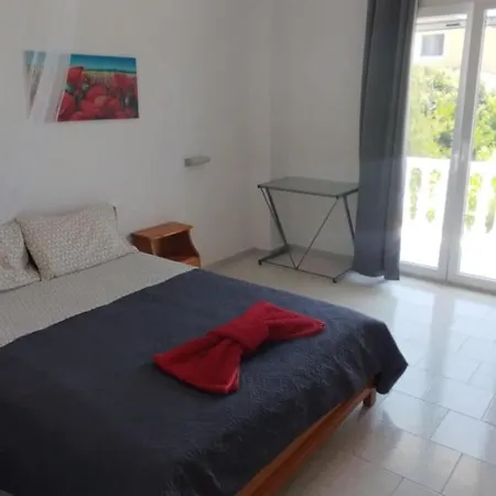 Nikolas House * Αρίλλας