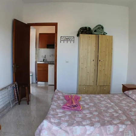 Nikolas House Guest house *