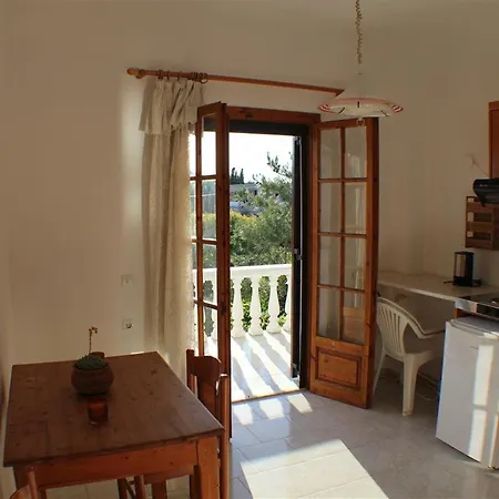 Nikolas House Guest house 3*