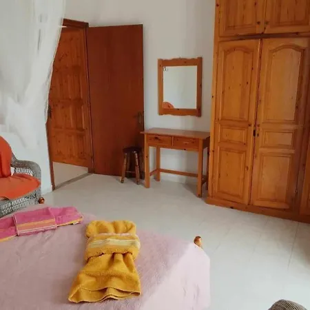 Nikolas House Penzion *