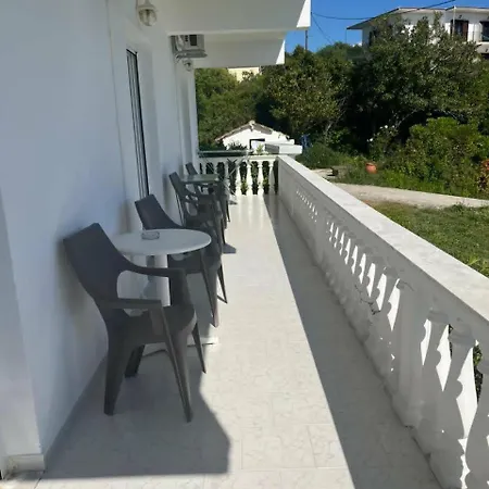 Nikolas House Guest house