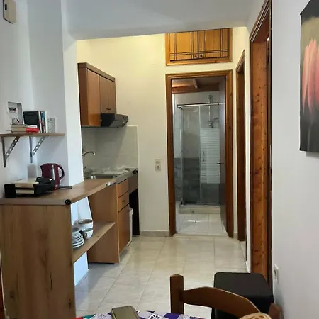 Nikolas House 3* 阿里拉斯