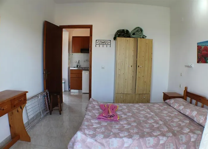 Nikolas House Pensionat 3*