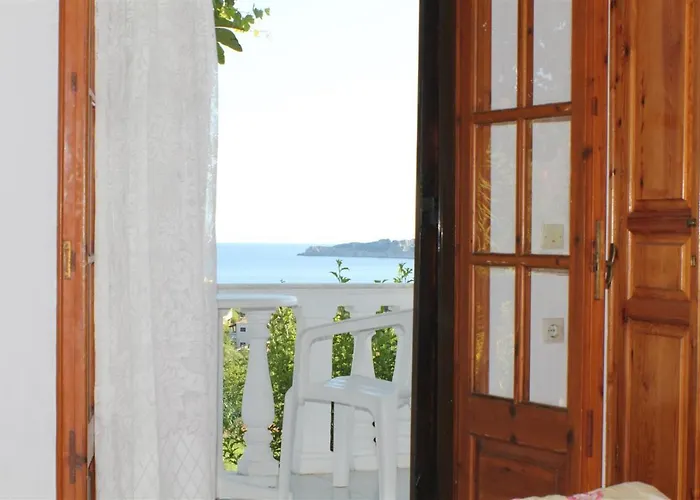 Nikolas House Pensionat 3*